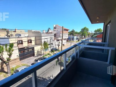 Tríplex de tres ambientes con cochera