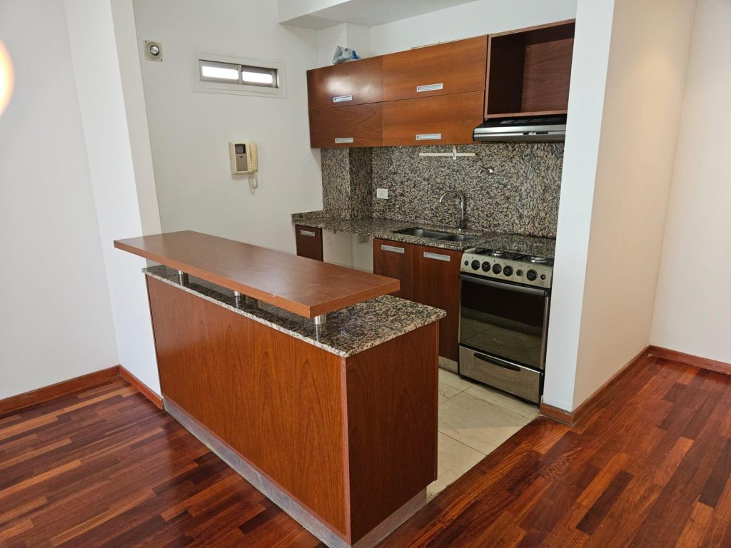 EXCELENTE DOS AMBIENTES, MUY LUMINOSO.