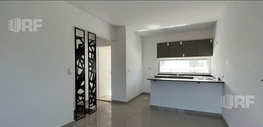 Tríplex de tres ambientes con cochera