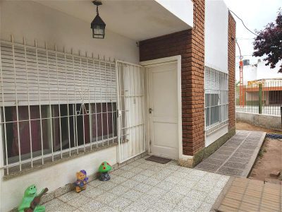 VENTA CASA EN CIPOLLETTI ESMERALDA 913