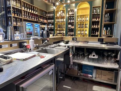 Vendo vinoteca y bar