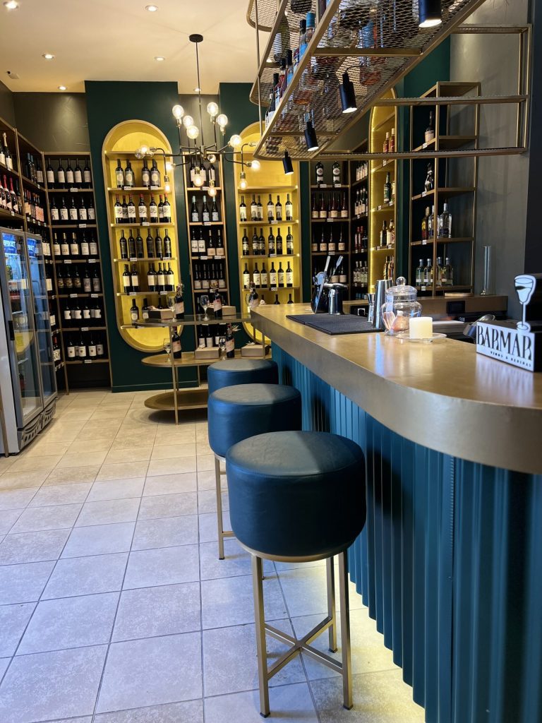 Vendo vinoteca y bar