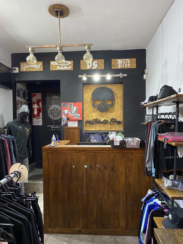 Vendo fondo de comercio totalmente instalado sin indumentaria