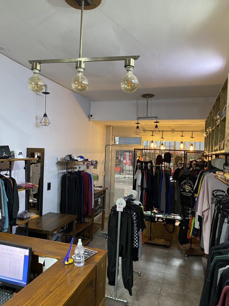 Vendo fondo de comercio totalmente instalado sin indumentaria