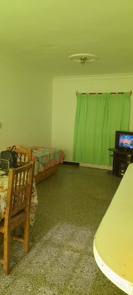 VENDO Dpto. 2 dormitorios B° 252 viv. sobre Avenida