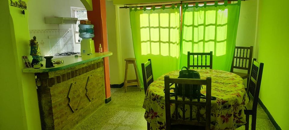 VENDO Dpto. 2 dormitorios B° 252 viv. sobre Avenida