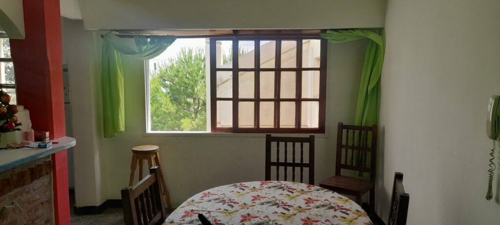 VENDO Dpto. 2 dormitorios B° 252 viv. sobre Avenida