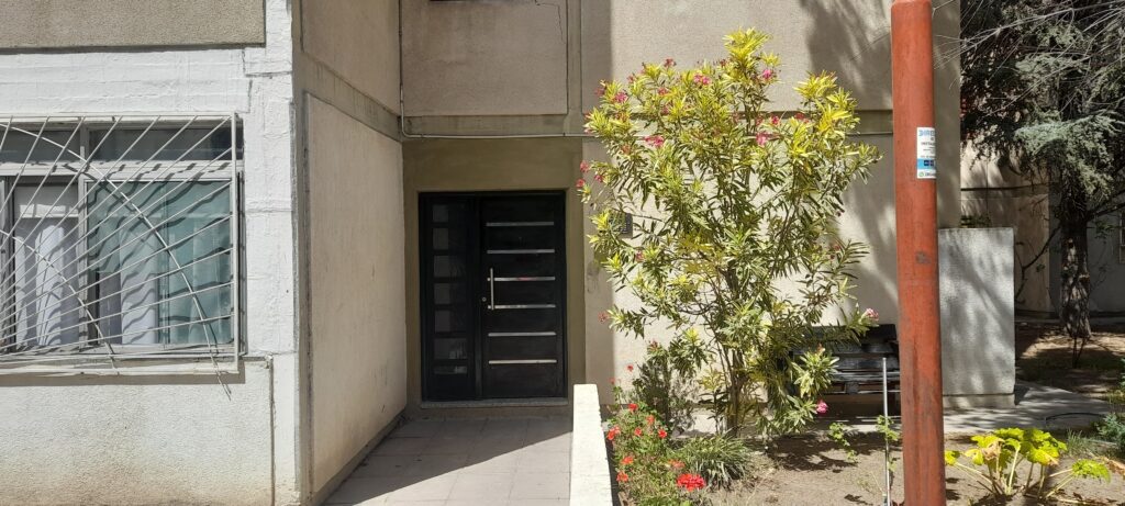 VENDO Dpto. 2 dormitorios B° 252 viv. sobre Avenida