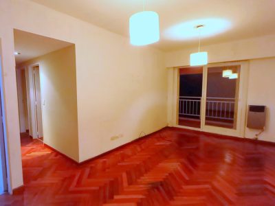 3 AMB. AMPLIO C/PATIO (APTO PROF.)