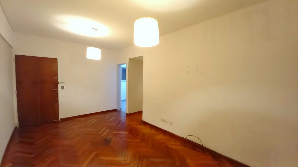 3 AMB. AMPLIO C/PATIO (APTO PROF.)