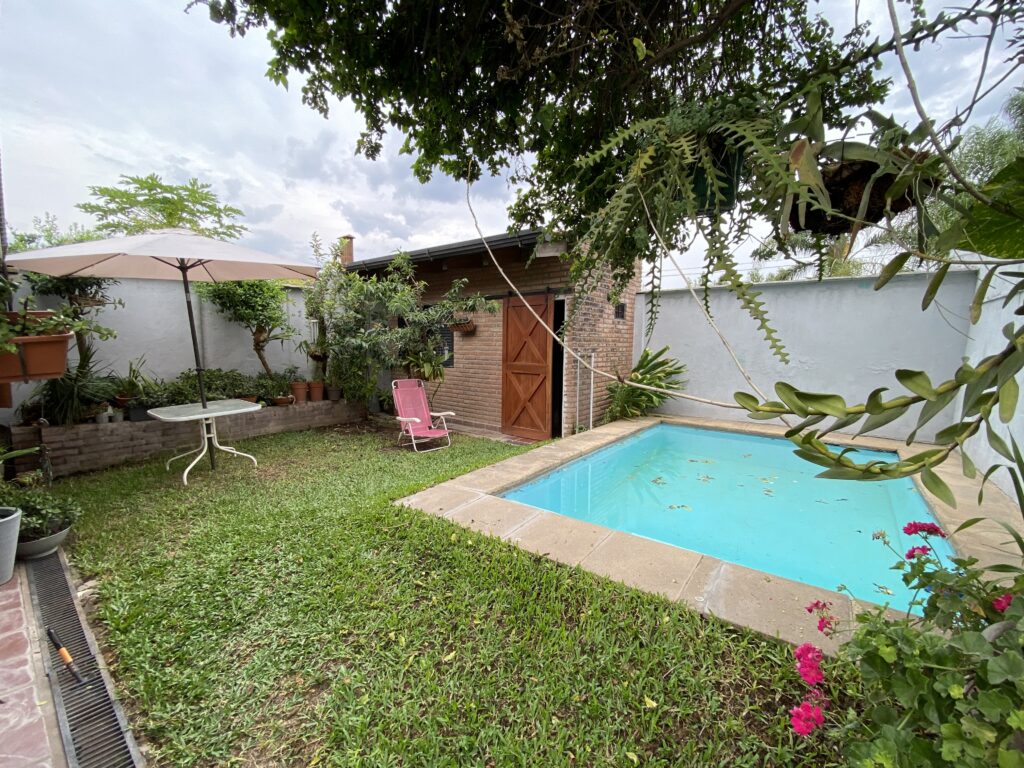 Dueño vende hermosa casa en yerba buena (zona country del golf)