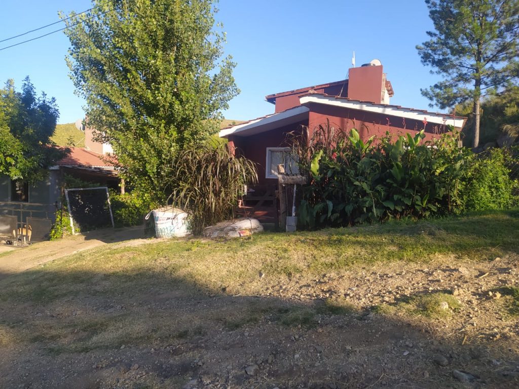 Vendo casa (con cesión de derechos posesorios)