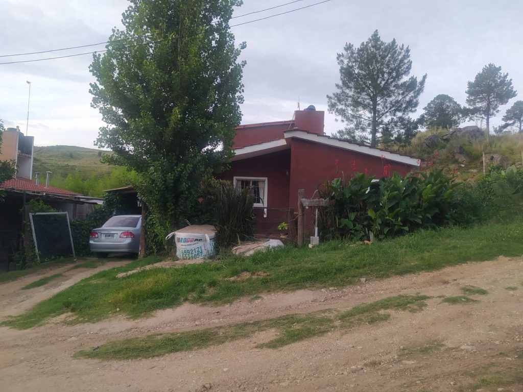 Vendo casa (con cesión de derechos posesorios)
