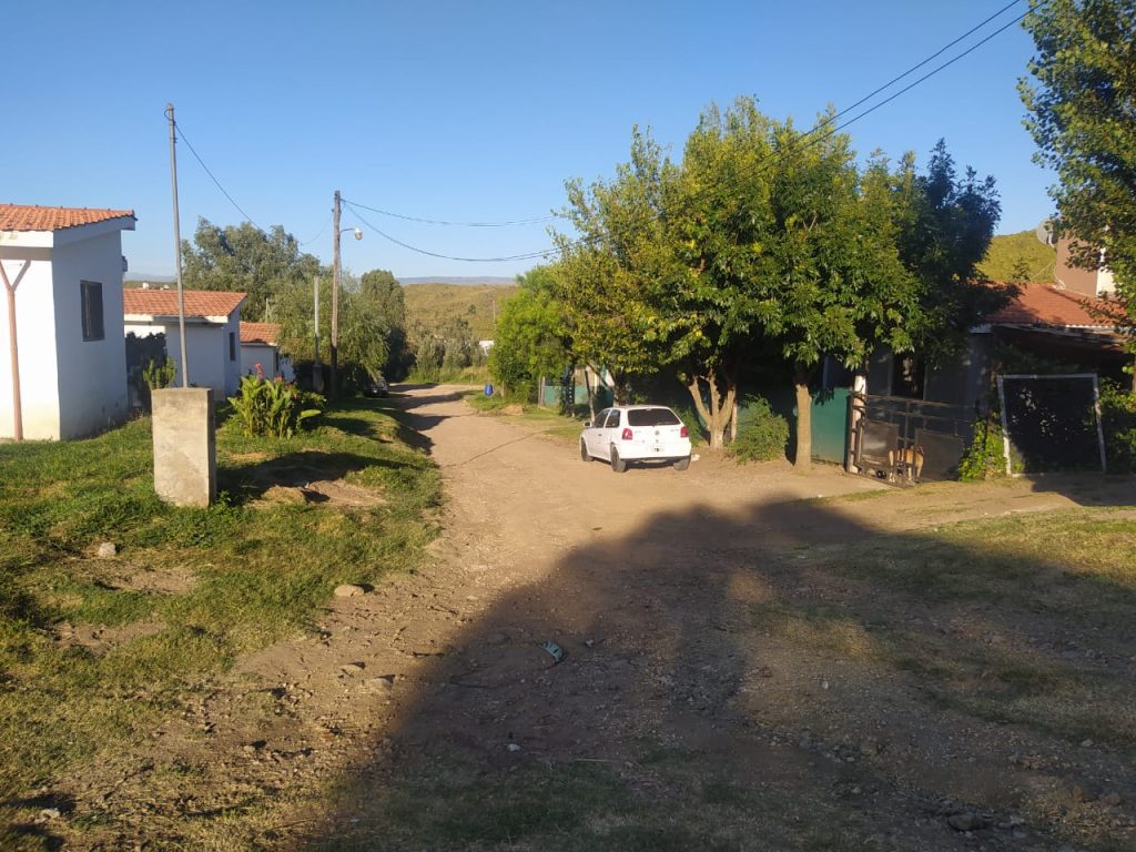 Vendo casa (con cesión de derechos posesorios)