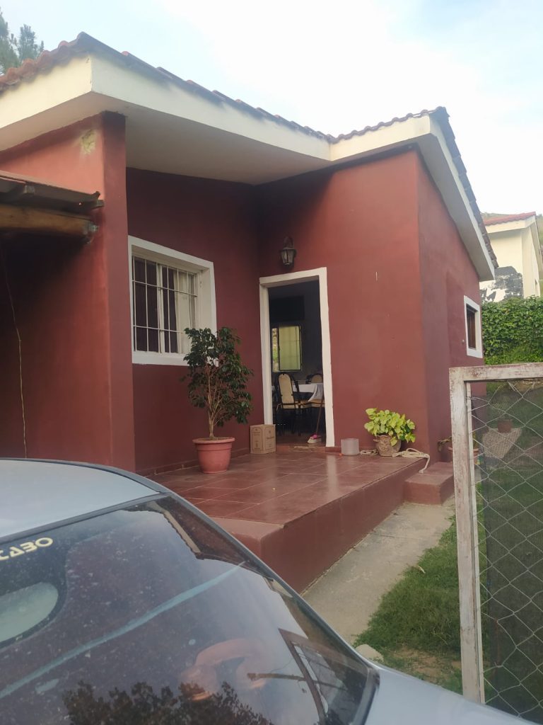 Vendo casa (con cesión de derechos posesorios)