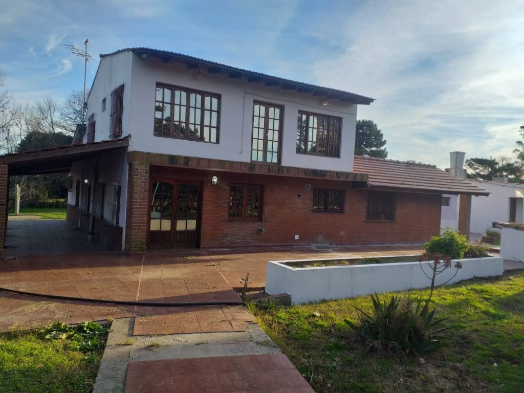 Casa Quinta con chalet principal y otra casa