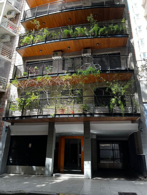 SEMIPISO DE 2 AMBIENTES CON COCHERA PRIVADA