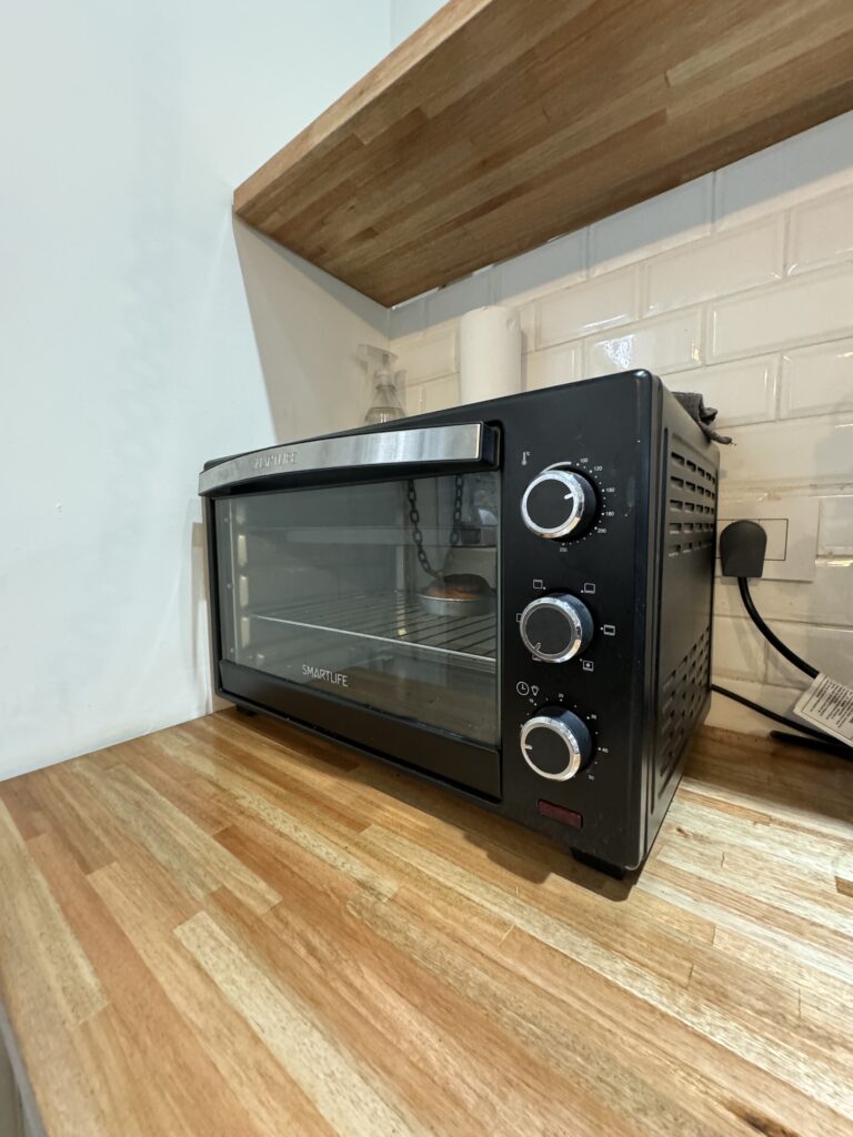 Salón de belleza, uñas, pestañas, masajes y otros servicios con Cafetería