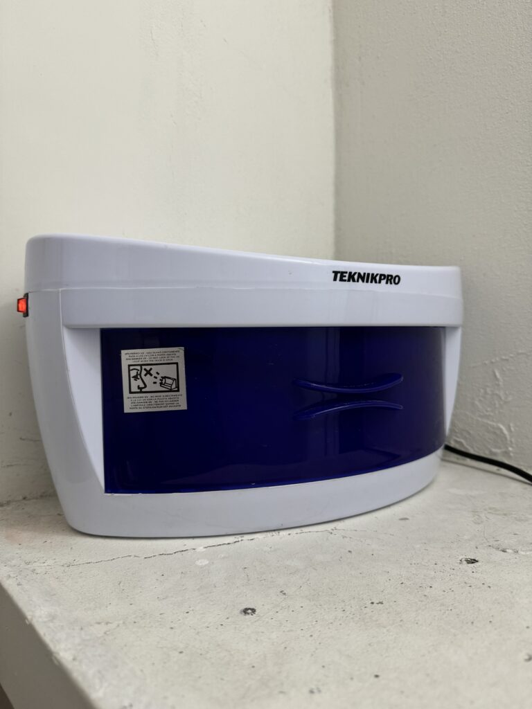 Salón de belleza, uñas, pestañas, masajes y otros servicios con Cafetería