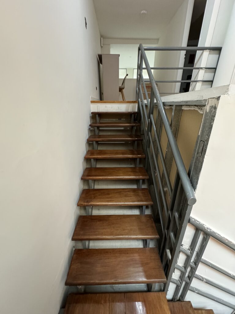 Salón de belleza, uñas, pestañas, masajes y otros servicios con Cafetería