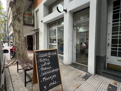 Salón de belleza, uñas, pestañas, masajes y otros servicios con Cafetería