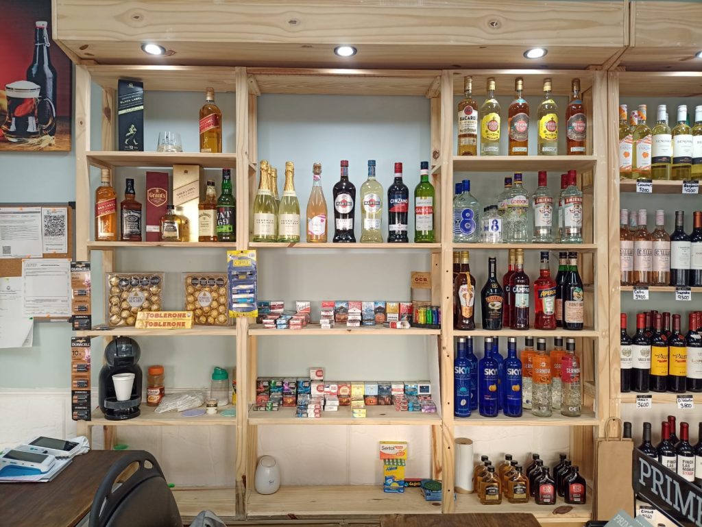 VENTA FONDO DE COMERCIO (ALMACEN) TOTALMENTE NUEVO (NEGOCIABLE)