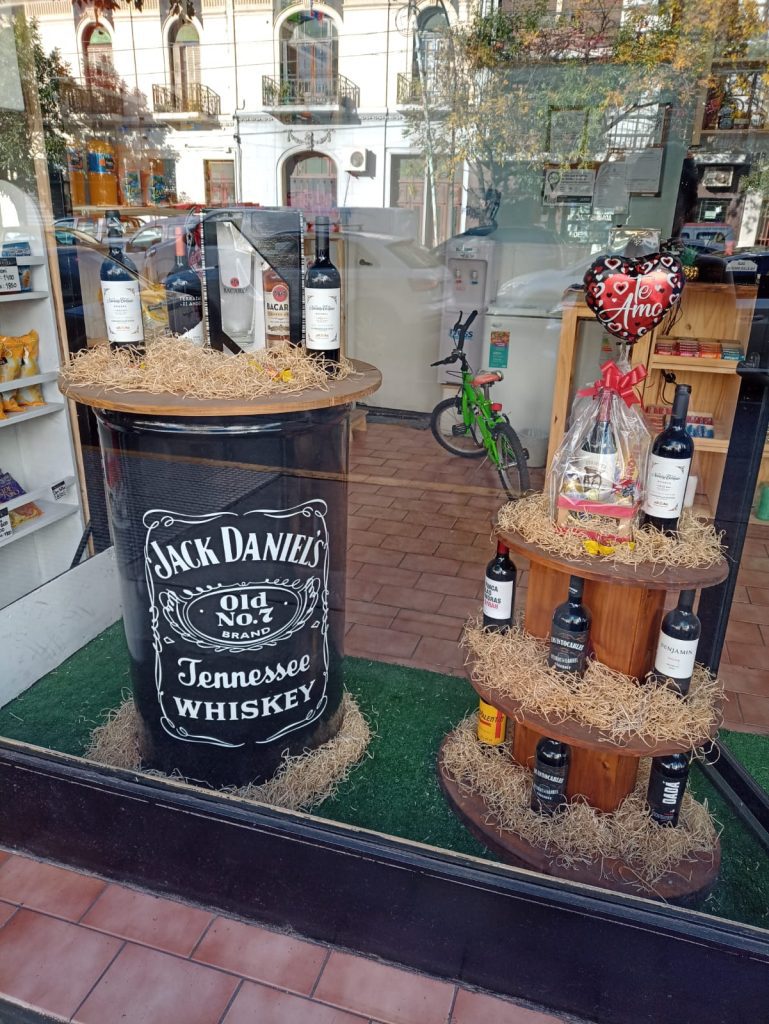 VENTA FONDO DE COMERCIO (ALMACEN) TOTALMENTE NUEVO (NEGOCIABLE)