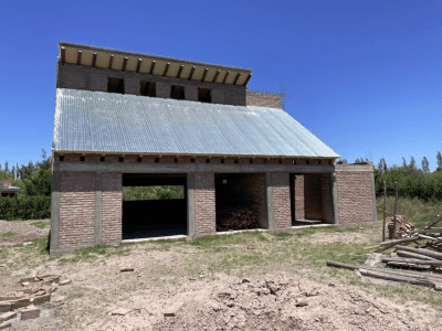 Vendo o permuto casa a terminar en lote de 2500 m2 mas materiales