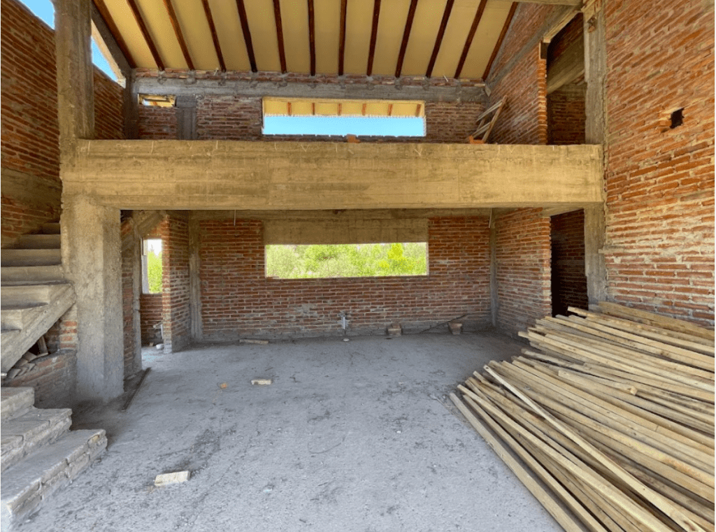 Vendo o permuto casa a terminar en lote de 2500 m2 mas materiales