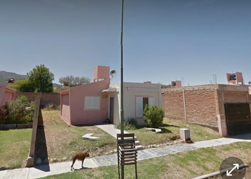 2 habitacion, comedor, baño, todos los servicios.