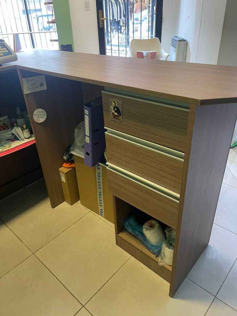 ¡Se liquida todo el mobiliario! excelente para tu negocio/hogar/espacio de trabajo