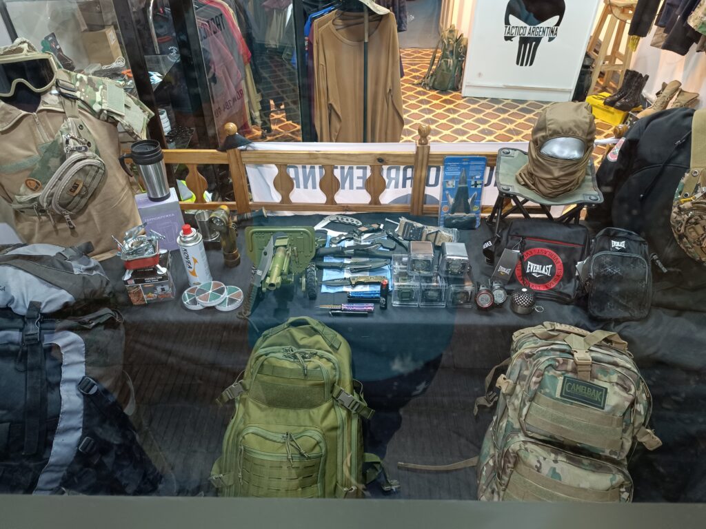 Vendo fondo de comercio, equipo táctico