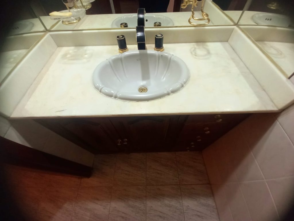 Casa de lujo, con diseño madera interna