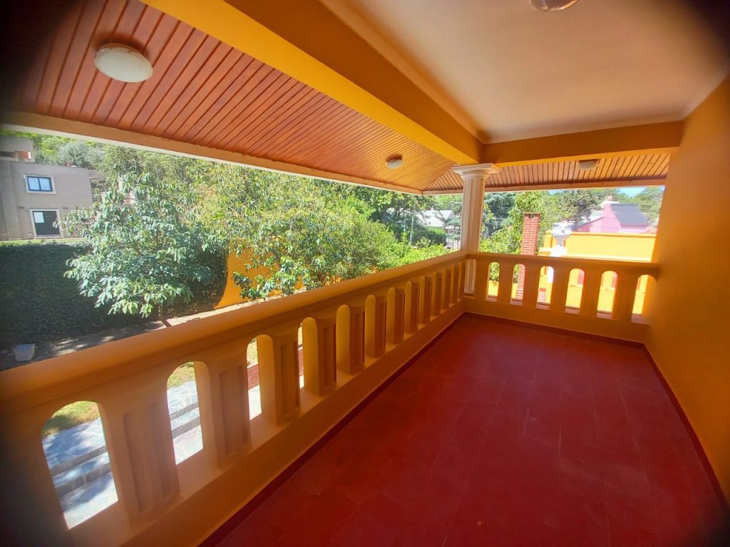 Casa de lujo, con diseño madera interna