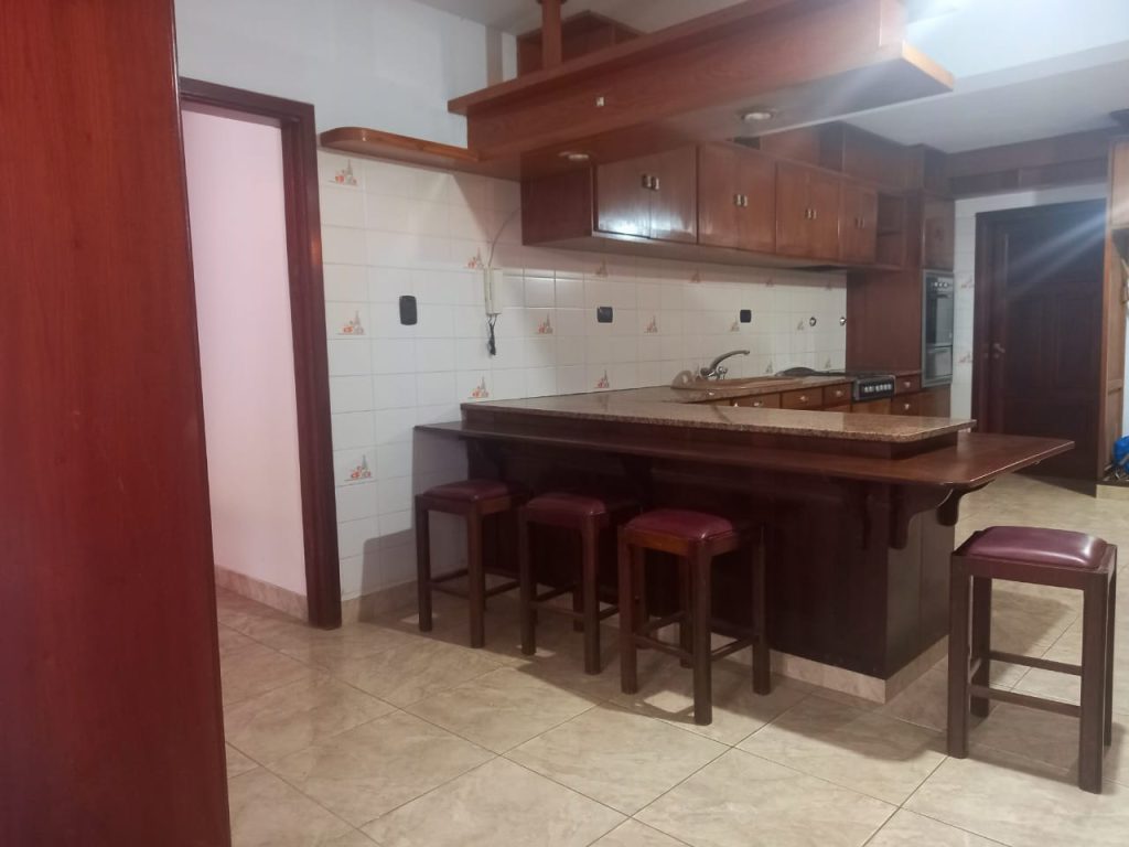 Casa de lujo, con diseño madera interna