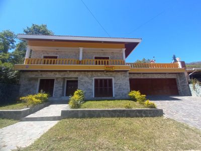 Casa de lujo, con diseño madera interna