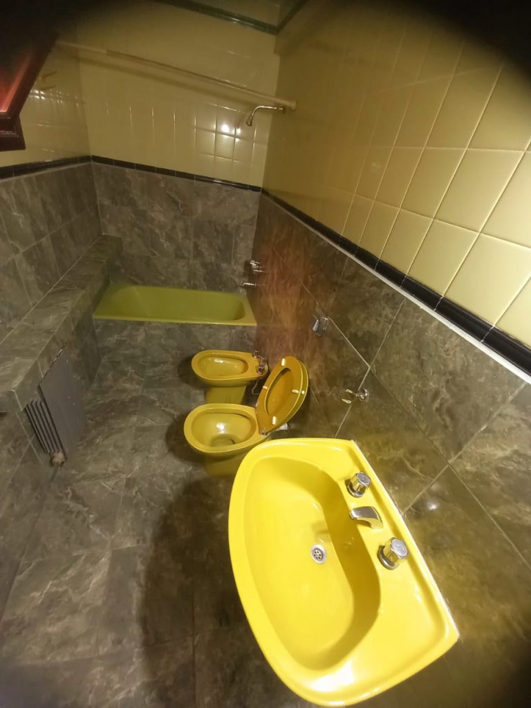 Casa de lujo, con diseño madera interna