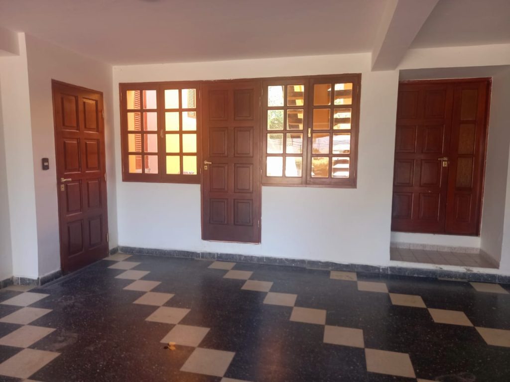 Casa de lujo, con diseño madera interna