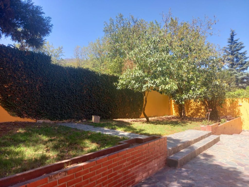 Casa de lujo, con diseño madera interna