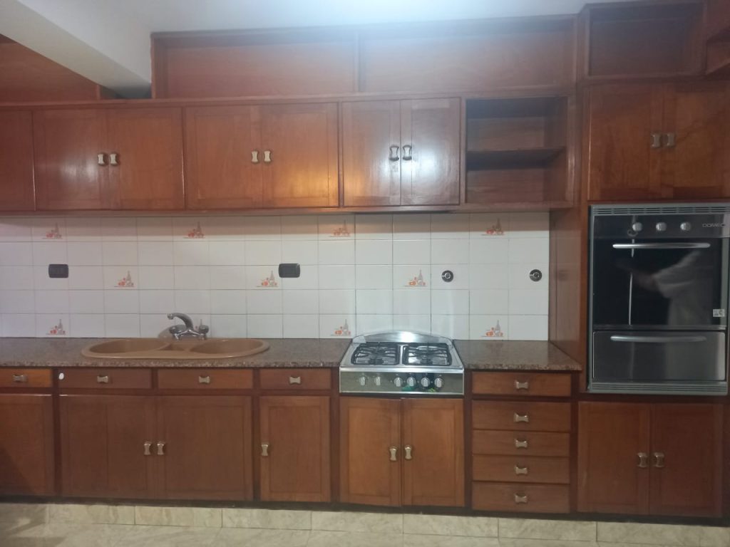 Casa de lujo, con diseño madera interna