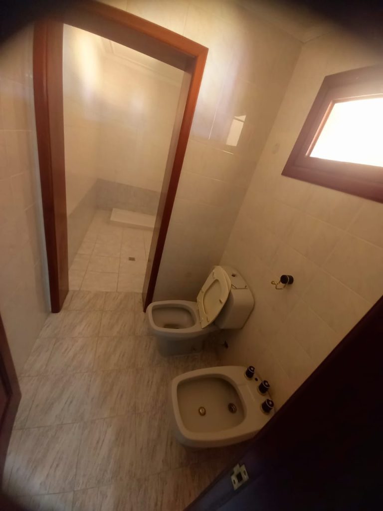 Casa de lujo, con diseño madera interna