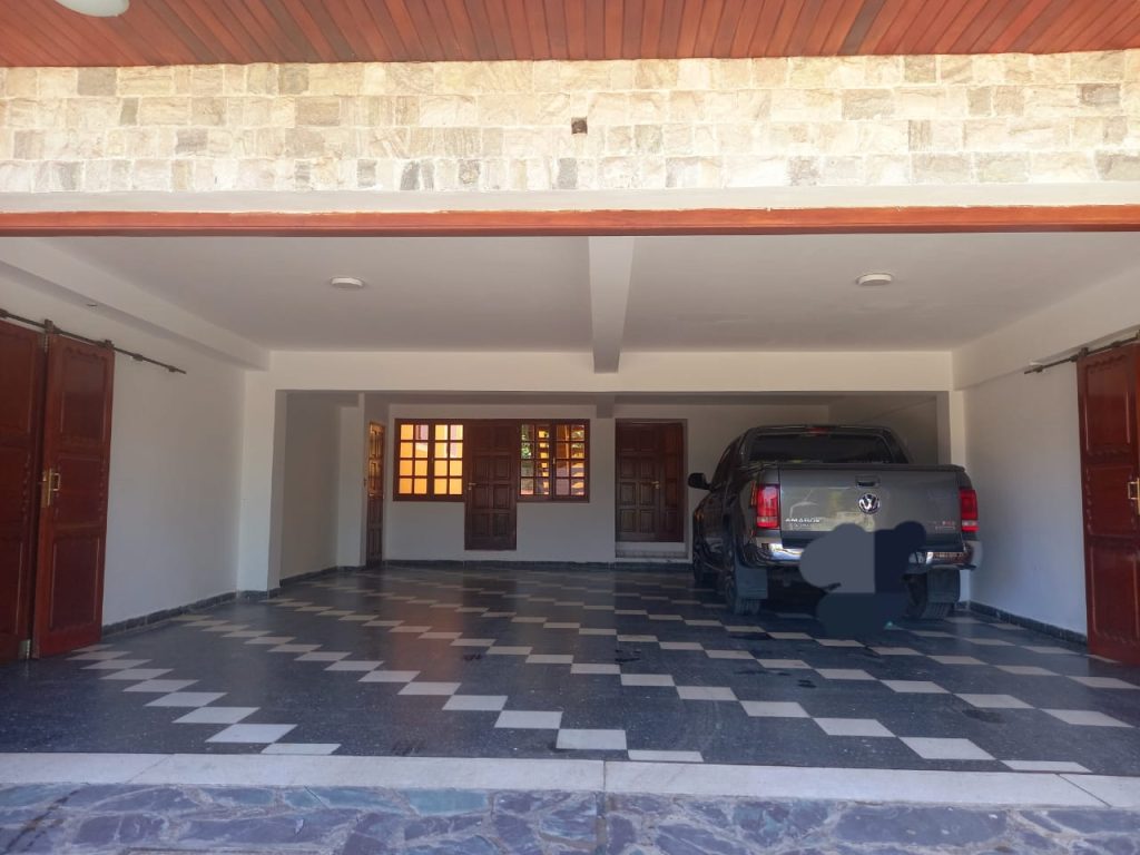 Casa de lujo, con diseño madera interna