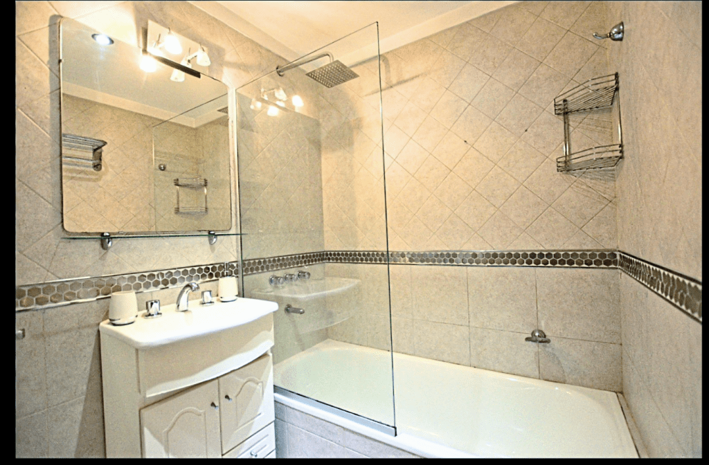 DUEÑO VENDE DUPLEX CONGRESO Impecable 2 amb c/patio. 67mt2 totales.