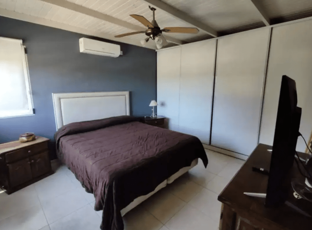 VENDO CASA CON PILETA