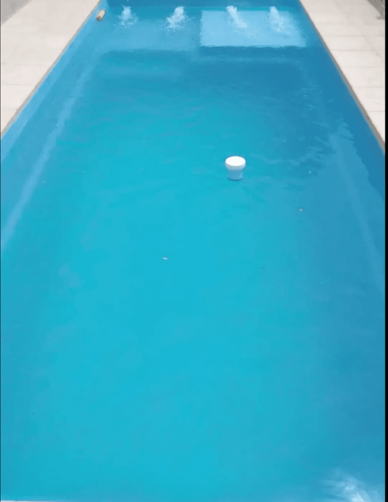 VENDO CASA CON PILETA