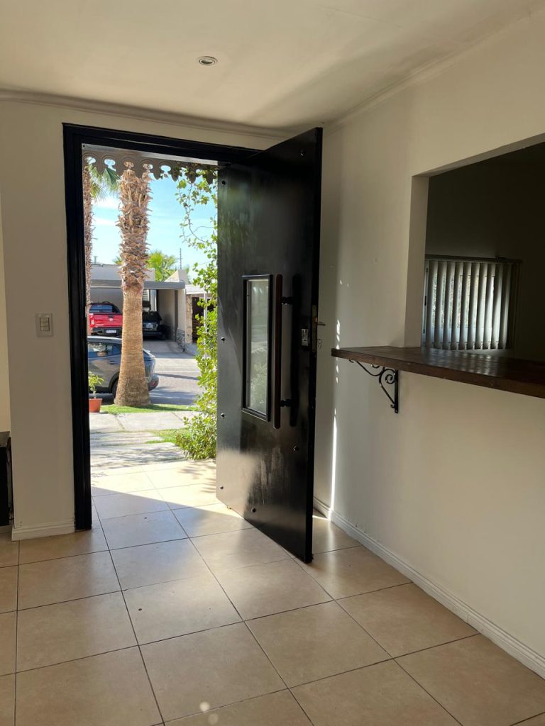 DUEÑO VENDE CASA BARRIO PRIVADO