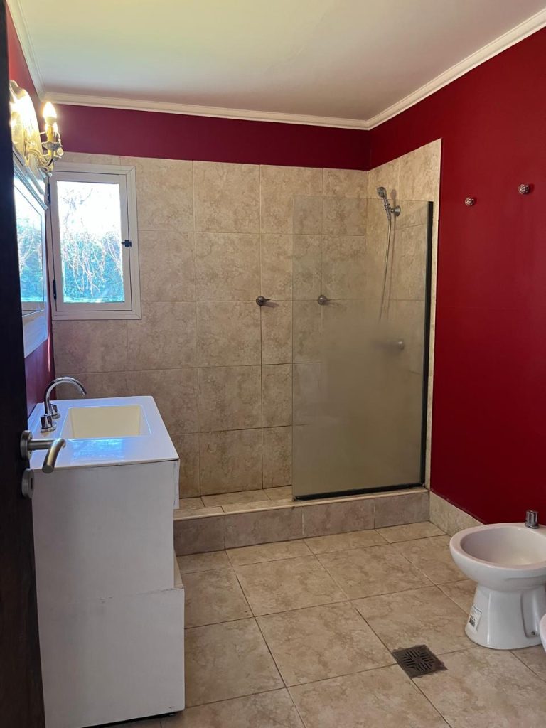 DUEÑO VENDE CASA BARRIO PRIVADO