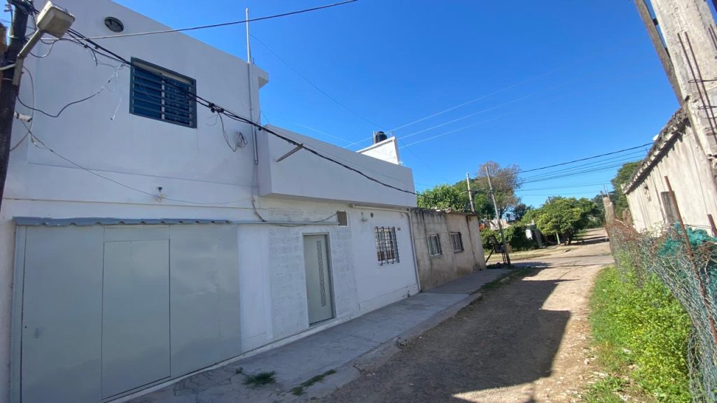 VENDO CASA en Bella Vista