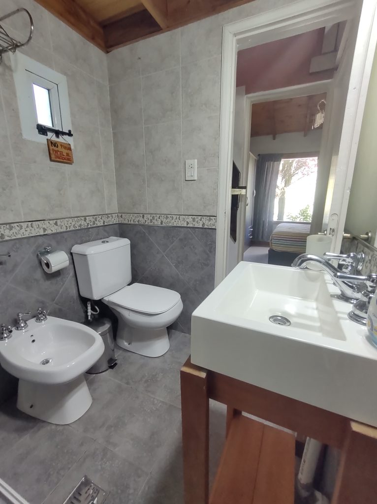 BARILOCHE-DUEÑO VENDE LOTE CON 3 CASAS