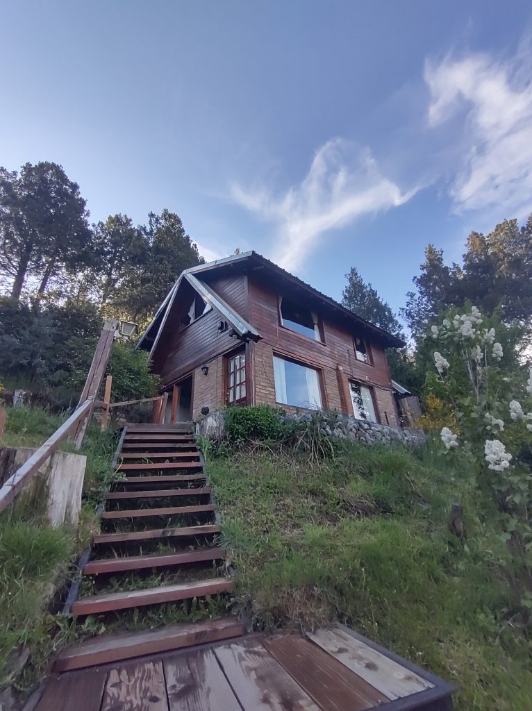 BARILOCHE-DUEÑO VENDE LOTE CON 3 CASAS